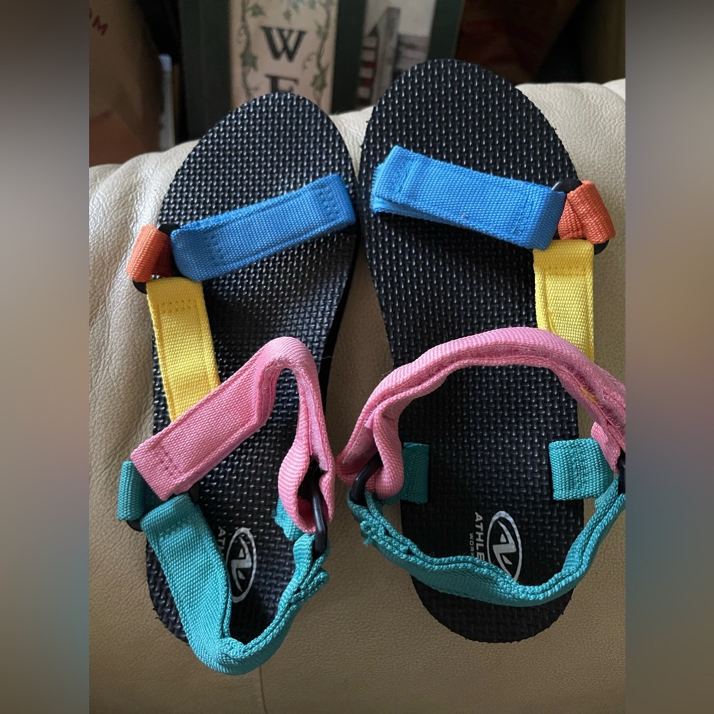 5/10$ NWOT athletic works, colourful sandals, size 7